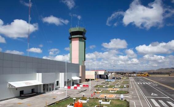 image for Cierran aeropuerto de Juliaca y aerolíneas cancelan vuelos