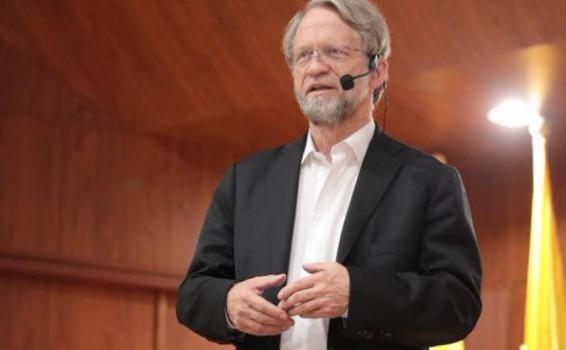 Determinar si se decreta o no la perdida de investidura Antanas Mocus Senado Antanas Mocus en una conferencia