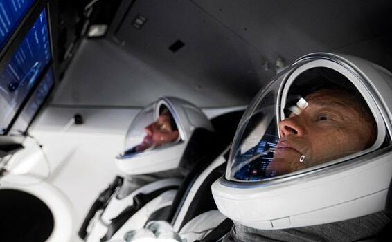 image for Veja quem viajará na primeira missão de turismo espacial da SpaceX