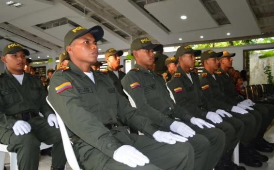 Juramento de bandera de 30 auxiliares de policia bachiller Ceremonia llevada a cabo en las instalaciones del Comando Departamento