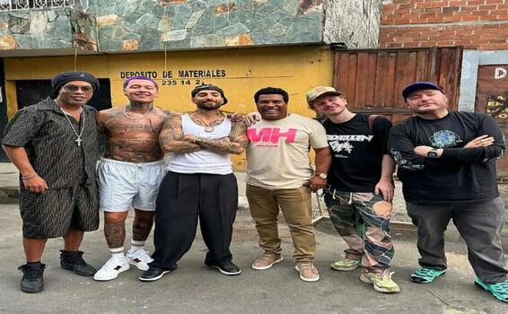 image for Ronaldinho Blessd y Maluma de parche en el Barrio Antioquia