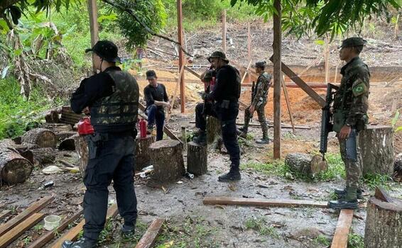 Fuerzas Militares destruyen gigantesco entable minero en Amazonas image for Fuerzas Militares destruyen gigantesco entable minero en Amazonas
