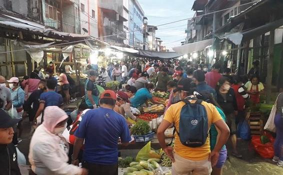 image for Ciudadanos continúan abarrotando el mercado Belén