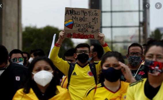 image for Colombianos protestan en Ciudad de México 