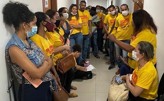 Professores desocupam Secretaria da Educação de Feira após horas de protesto image for Professores desocupam Secretaria da Educação de Feira após horas de protesto