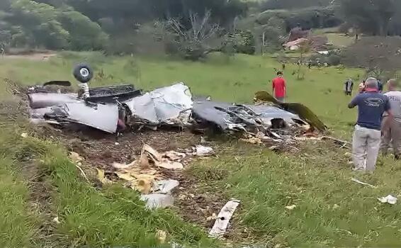 image for Avião cai em Minas Gerais e deixa sete mortos