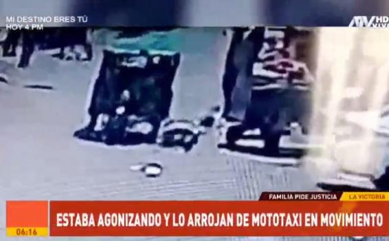 El Hombre fue lanzado de mototaxi en movimiento Captura de video de camara de seguridad