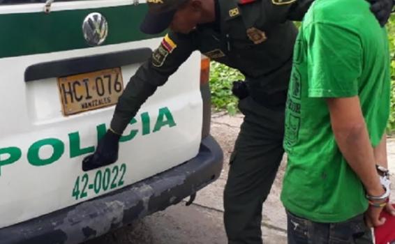 Capturas por agresiones Capturado subiendose a una patrulla