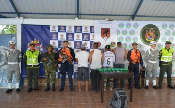 En operativo conjunto fueron capturados cuatro personas Personas en una captura por tener drogas