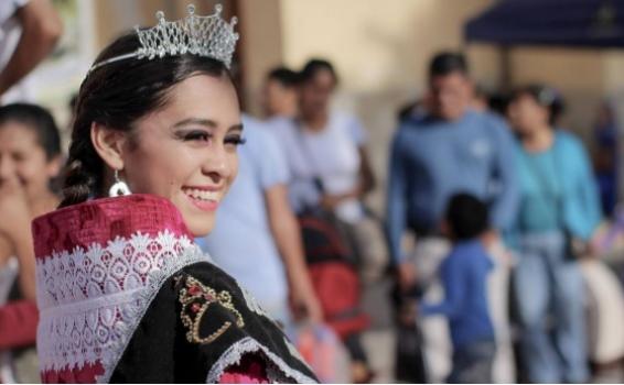 Mujer en carnaval en Lima