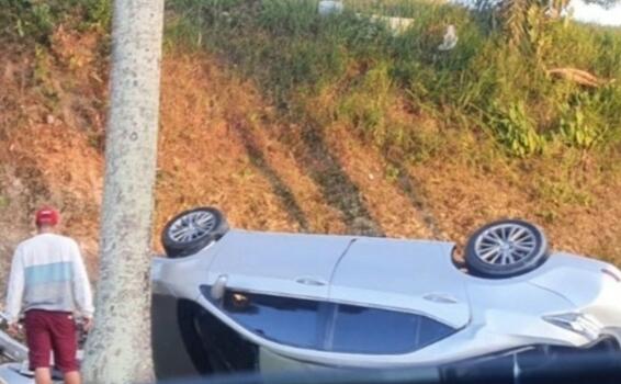 Motorista perde controle de carro e cai de barranco image for Motorista perde controle de carro e cai de barranco