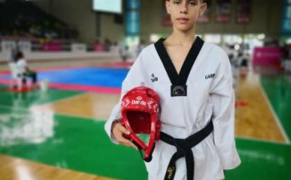 Jhon Deivi Garrido Reyes en uniforme deportivo