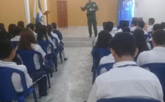 image for Policía socializa con estudiantes el código de policía y convivencia