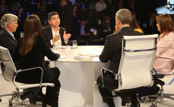 En los primeros 100 dias de gobierno se aseguraron inversiones Personas en una entrevista