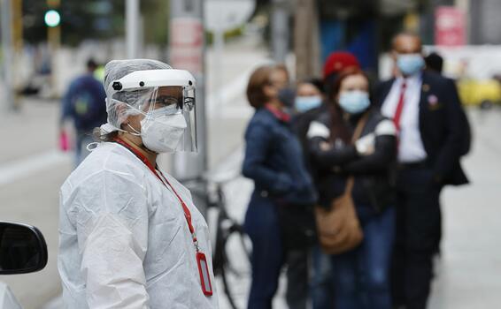 image for Alcaldesa asegura que Bogotá ya superó el tercer pico de la pandemia