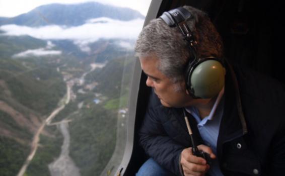 image for Presidente Duque realiza sobrevuelo por la vía al Llano