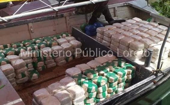 Alcalaiode decomisado Paquetes de droga organizados en fila