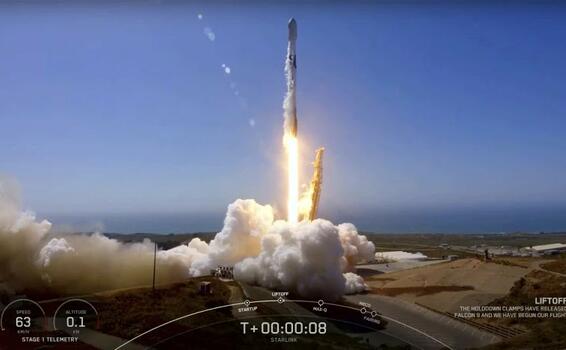 image for SpaceX pone en órbita una nueva flotilla de satélites