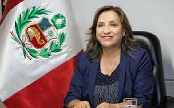 Rodeada de francotiradores y policías Dina Boluarte se sigue burlando de la prensa image for Rodeada de francotiradores y policías Dina Boluarte se sigue burlando de la prensa