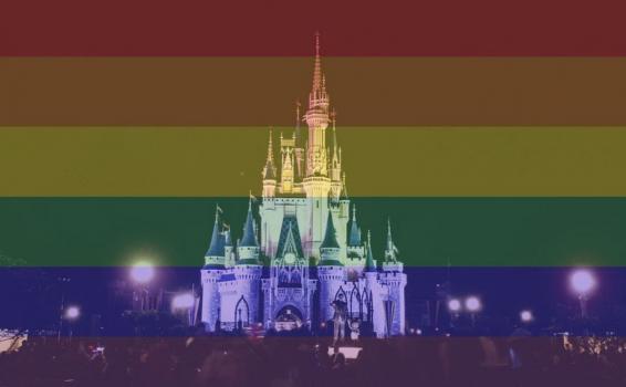 Imagen de Disney con fondo de colores del LGTB
