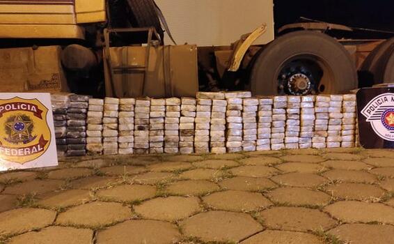 image for PF e PM prendem um indivíduo e apreendem mais de 200kg de cocaína