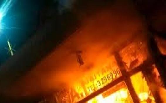 image for 12 CAI incendiados tras desmanes en Bogotá
