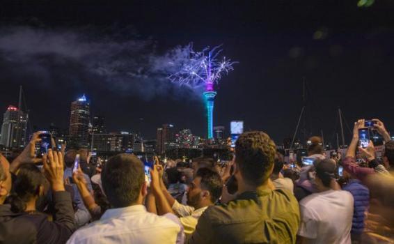Millones de personas en el mundo celebraron la entrada del Año Nuevo image for Millones de personas en el mundo celebraron la entrada del Año Nuevo