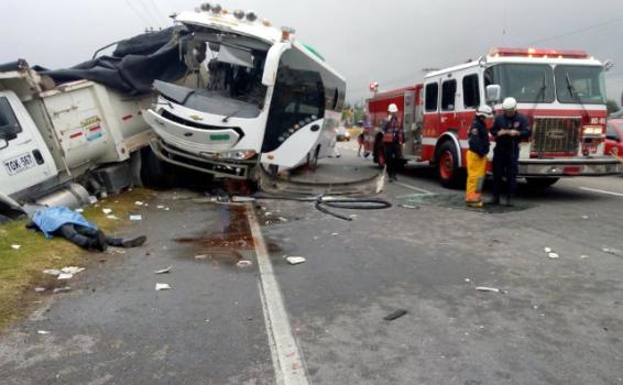 image for Grave  accidente en la vía Bogotá – Medellí deja dos muertos y 40 heridos 