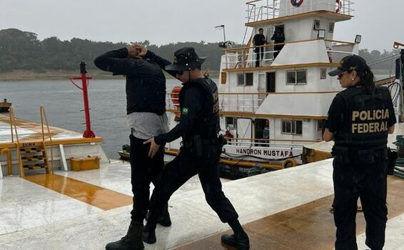 PF prende um homem e apreende arma e munições de procedência ilegal em embarcação image for PF prende um homem e apreende arma e munições de procedência ilegal em embarcação