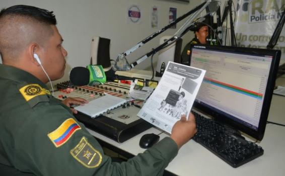 Locutor del la emisora de la policia 