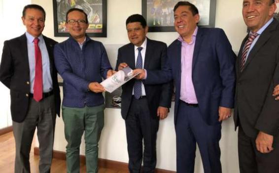 Paranacionales Personas en una reunion