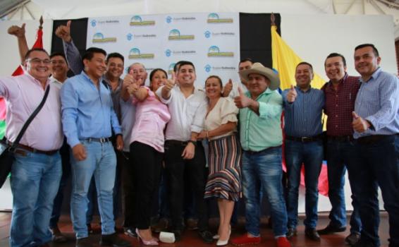 Vivienda, Jonathan Malagon Personas parados para ser fotografiados