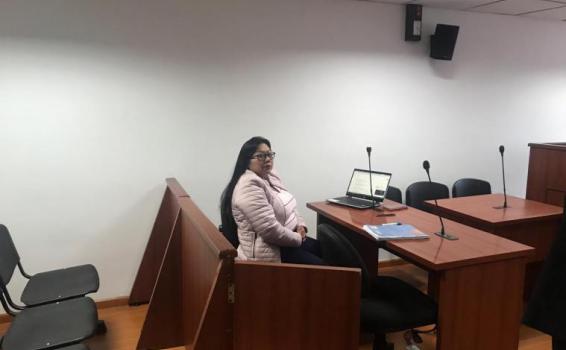 Esposa de Gobernador Vaupes en una sala de audiencia