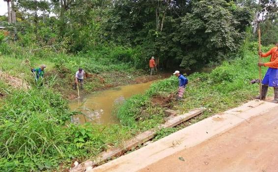 image for Realizan limpeza no igarapé próximo a olaria do Osias