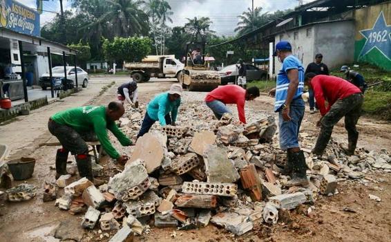 image for Serviço de tapa buraco | Equipe da secretaria de obras