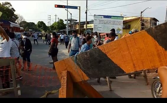 image for Bloquean carretera Iquitos-Nauta