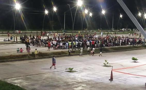 image for Aglomeración de personas en el aeropuerto tras jornadas deportivas