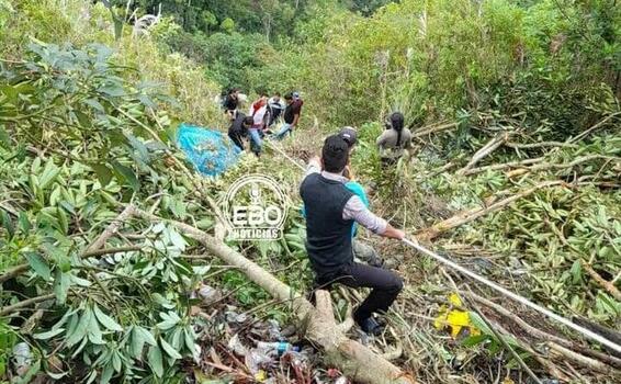 image for Vehículo despistó y cayó a un abismo