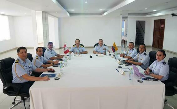 image for Reunión  entre Mayor General de las Fuerzas Aéreas de Perú y Colombia