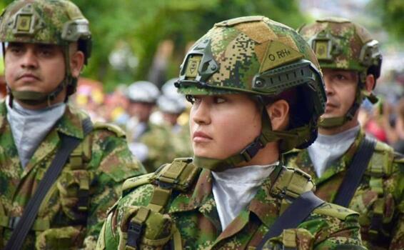 image for Mujer Militar se caracteriza por su disciplina