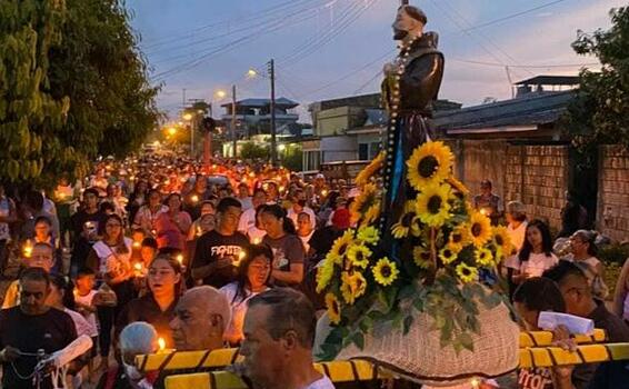 Paróquia Santos Anjos realizou Procissão Pela Paz image for Paróquia Santos Anjos realizou Procissão Pela Paz