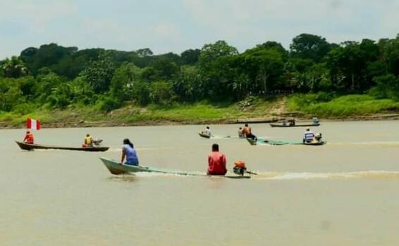 Emocionante campeonato de canotaje y peque-peque image for Emocionante campeonato de canotaje y peque-peque