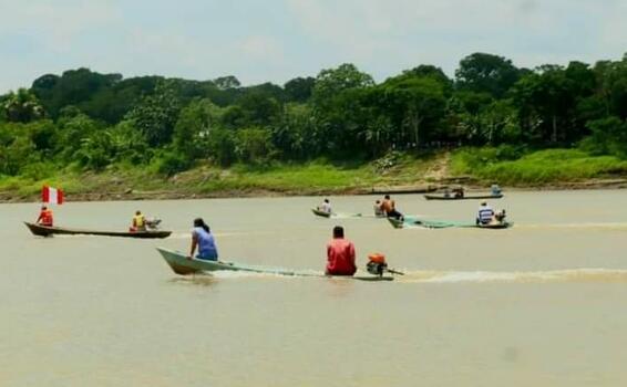 image for Emocionante campeonato de canotaje y peque-peque