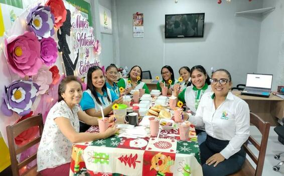 image for Feliz Día Internacional de la Mujer les desea Dignidad 