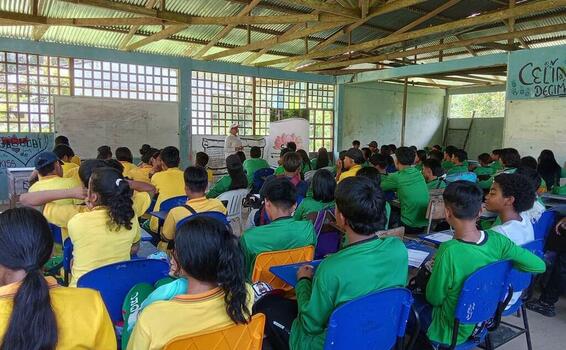 image for Puerto Nariño dialogando con los estudiantes