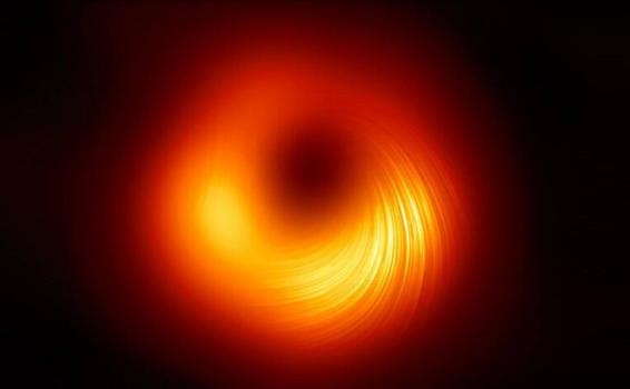 image for Nue­va ima­gen en luz po­la­ri­za­da del agu­je­ro ne­gro