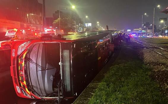 image for TransMilenio se volcó en la carrera 30