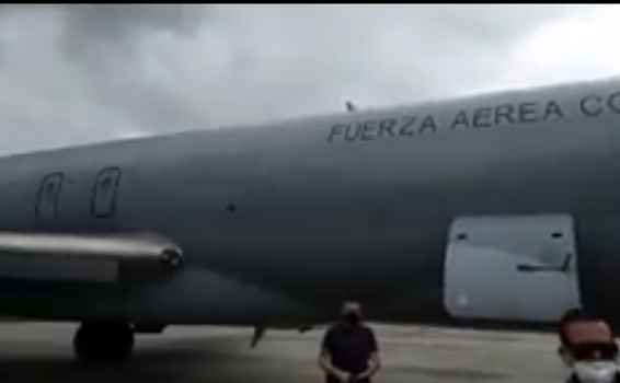 image for  Llega a Leticia el primer vuelo humanitario de la FAC