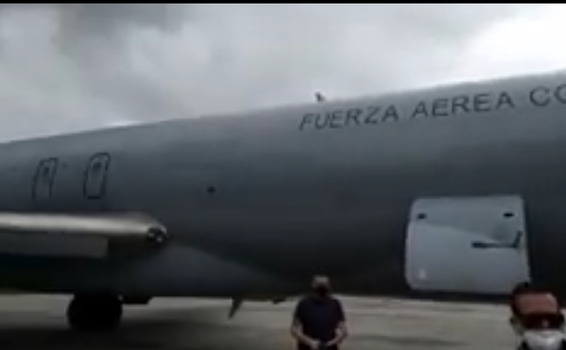 Llega a Leticia el primer vuelo humanitario de la FAC image for Llega a Leticia el primer vuelo humanitario de la FAC