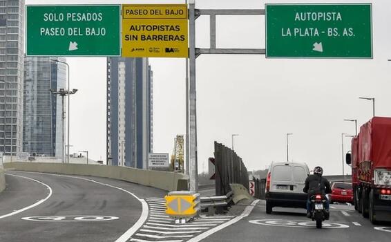 Transportistas bloquean rutas y apuntan a un camionazo image for Transportistas bloquean rutas y apuntan a un camionazo